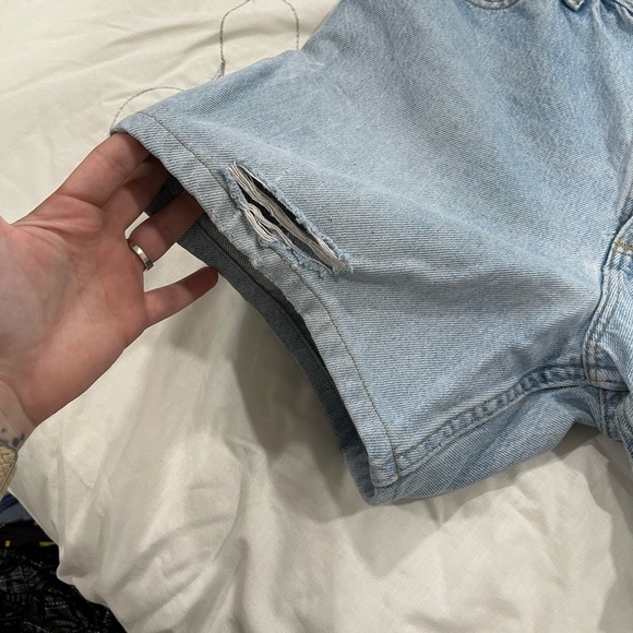 Distressed Jean shorts - Picture 3 of 4